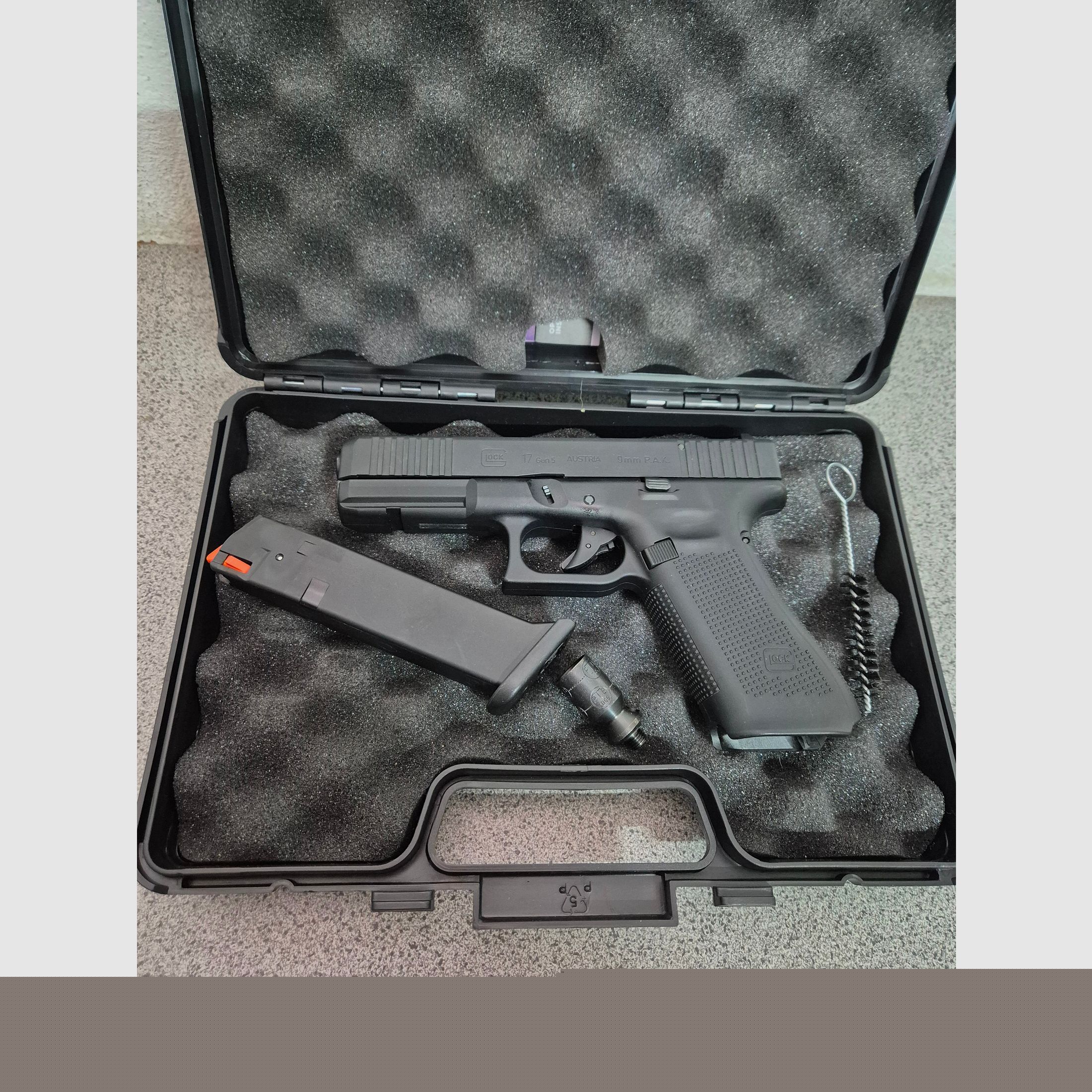 Glock17     PAK 