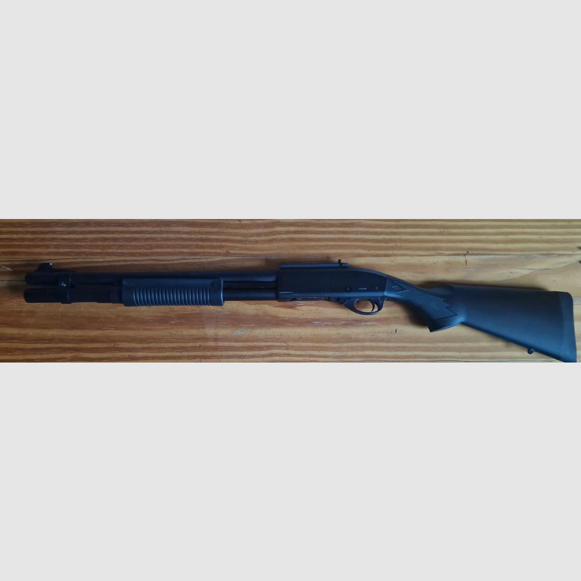 Golden Eagle M8872 Vollmetall Pump Action Gas Shotgun 6mm BB schwarz