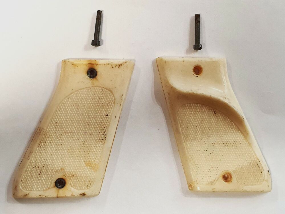 Unbekannt Paar Griffschalen mit Daumenauflage, Unbekannt, weiß