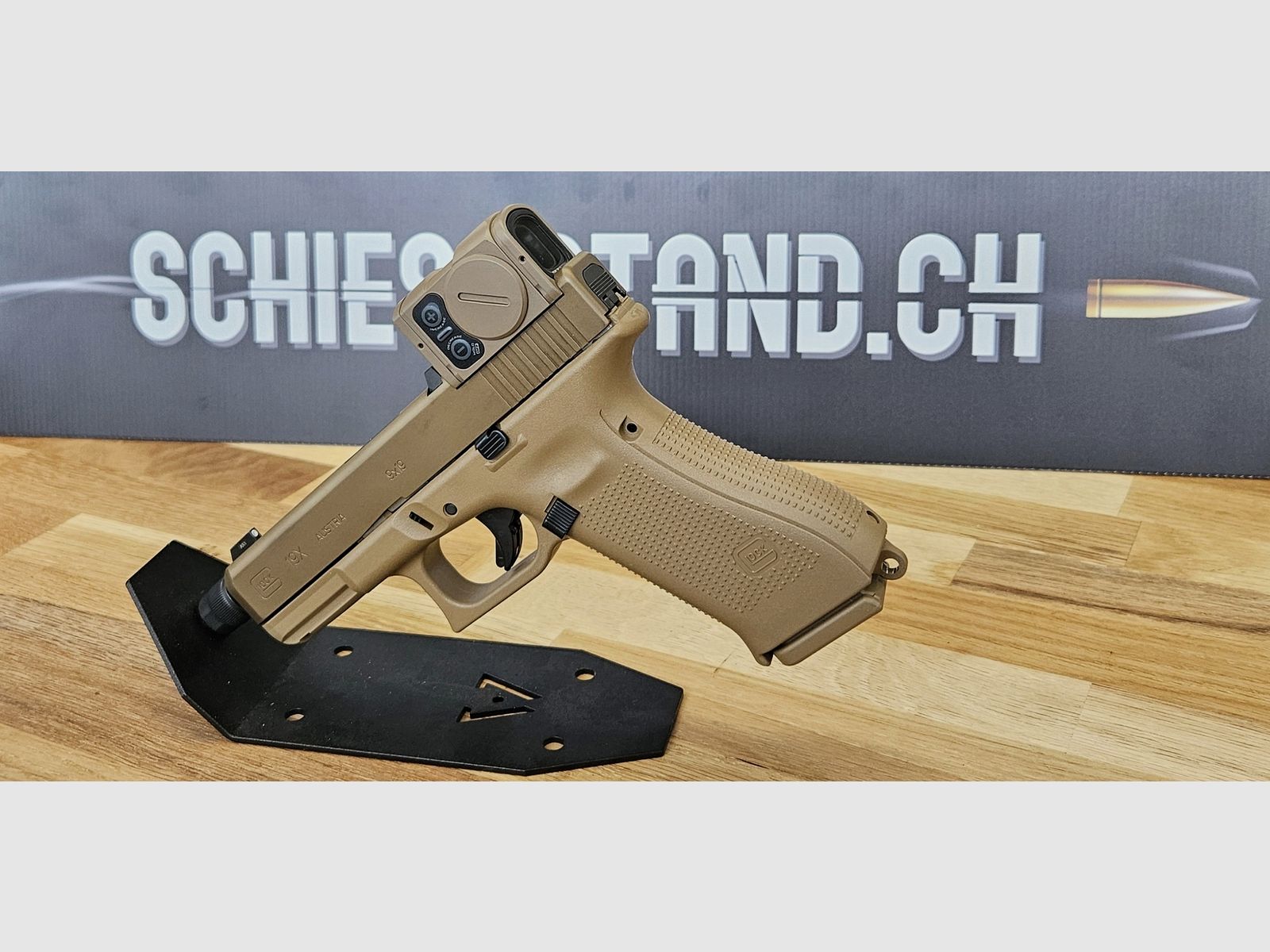 Glock – Pistole / 19X / M13.5×1 / Coyote / 9mm / Aimpoint ACRO P-2 / B&T Verschlussfräsung, Bild 1 von 3