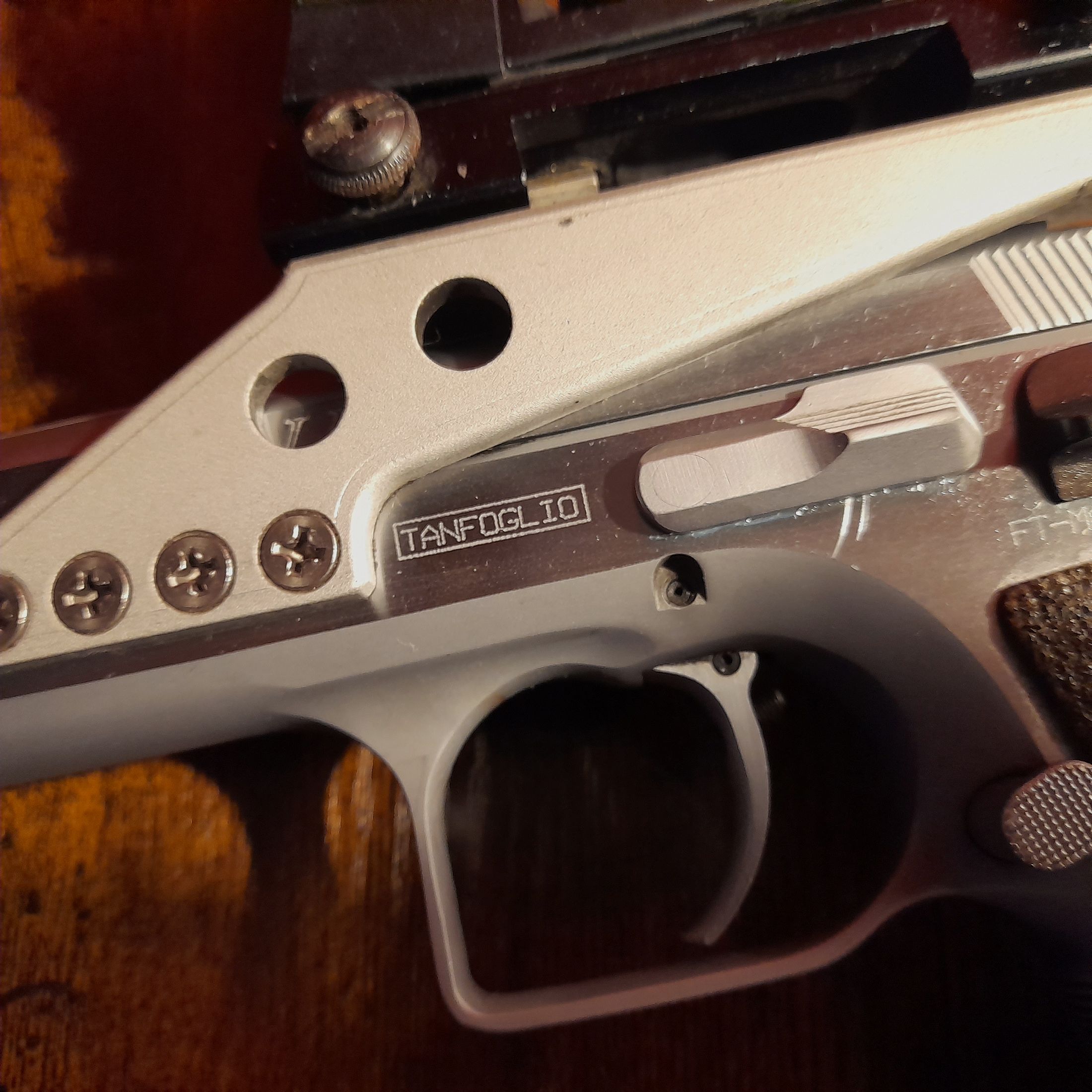 TanfoglioLimited 40 HC CAT 9960 4" con sistema intercambiable en 9mm Luger