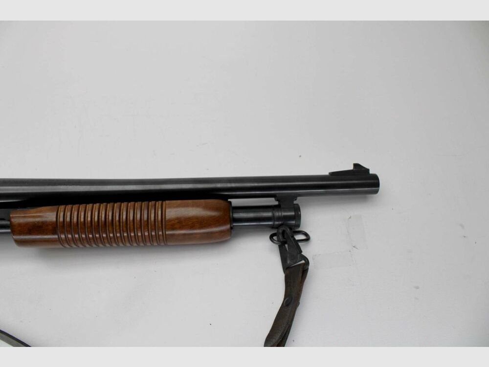Fucile a ripetizione con calcio anteriore Mossberg 500A Slugster 12/76