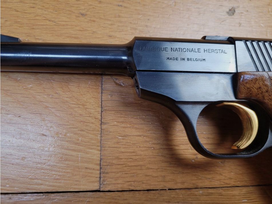 Très beau pistolet de tir Herstal « Challenger » 22 LR – 10 coups – 2 chargeurs – Brevet Browning – Boite, témoin de chambre, écouvillon et notice- Excellent état – TBE++, image 6 sur 20