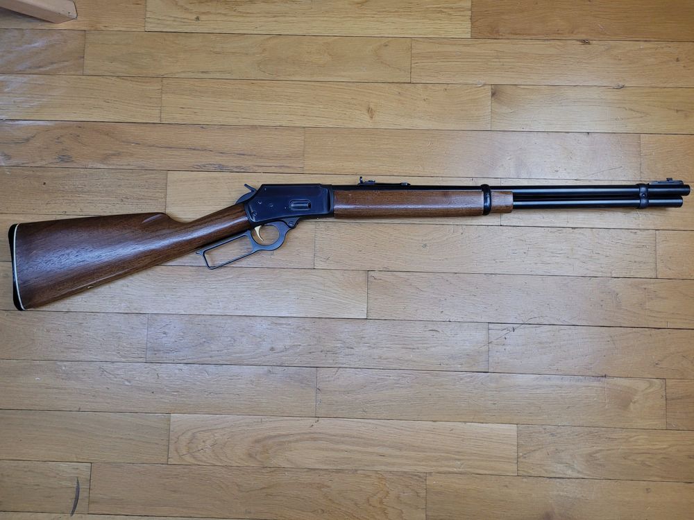 Schöne und handliche Unterhebelrepetierbüchse Marlin Modell 1894 – Waffe von 1971 – Kal. .44 mag – 10+1 Schuss – Sehr schöner Schaft aus Nussbaum mit selbstgemachter, stoßdämpfender Schulterplatte – Ultra flüssige Mechanik – Wunderschöner 47 cm Lauf – Eine universelle Schusswaffe in TBE++, Bild 21 von 27