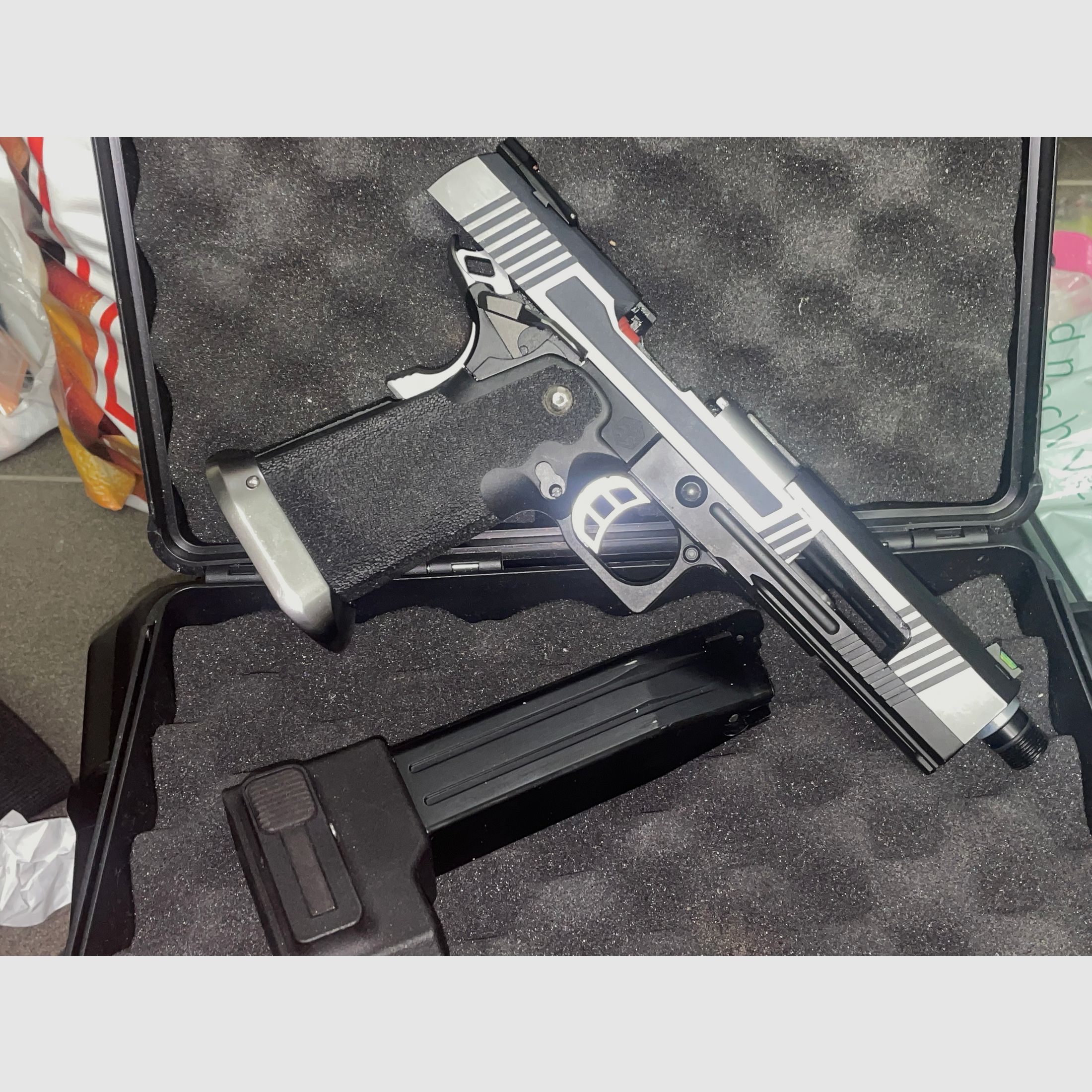 Pistola Airsoft AW Custom Hicapa 6mm BB + Adattatore HPA Creeper Concepts