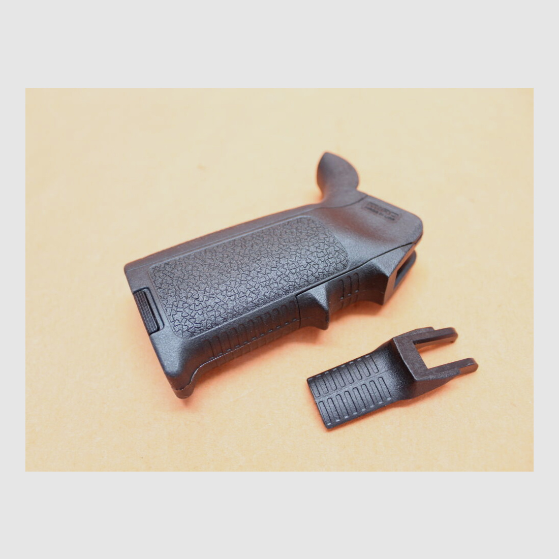 Magpul AR-15 : Poignée de pistolet Magpul MIAD (MAG520-BLK) Kit de base modulaire en polymère noir