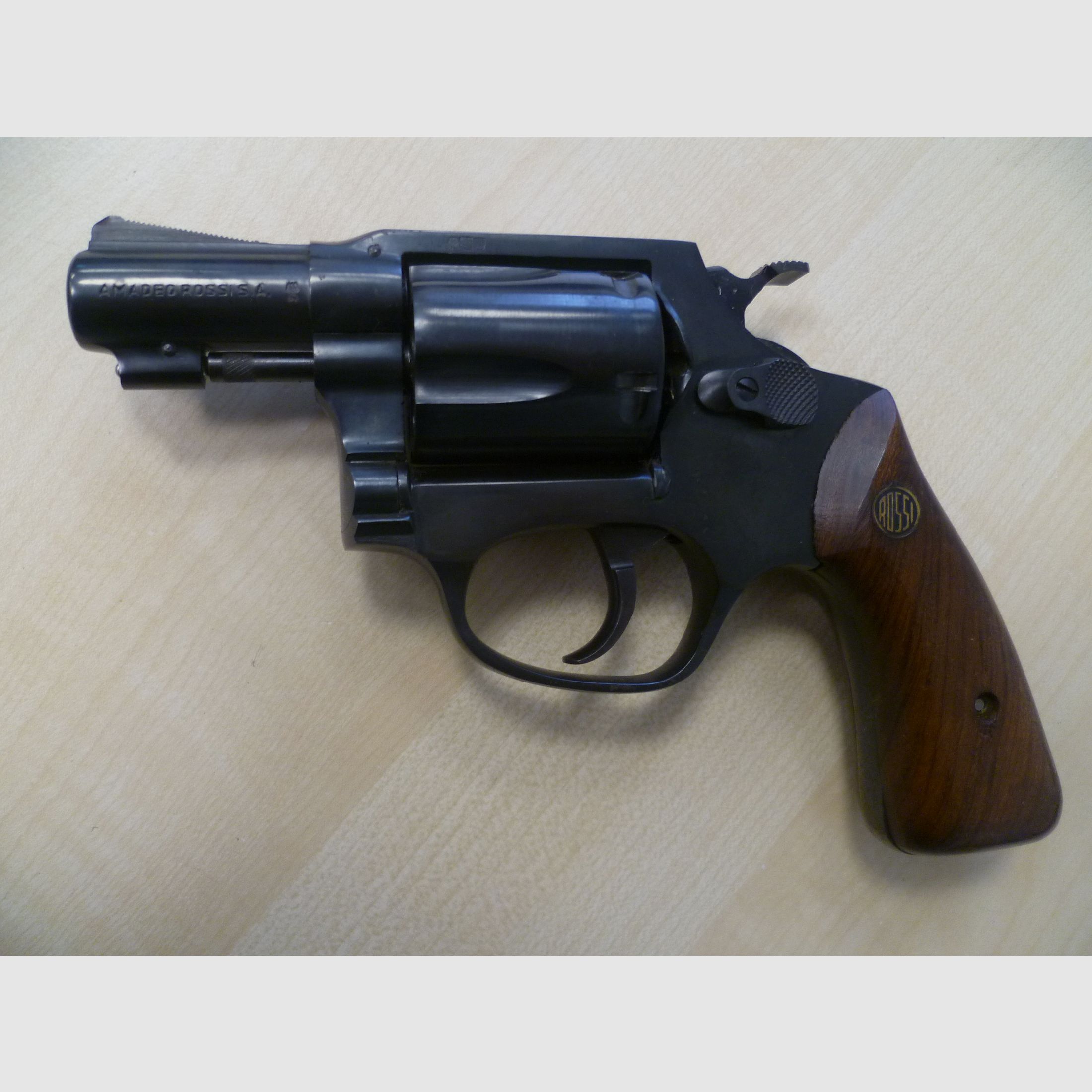 Revolver Rossi Model 27 .38 Special