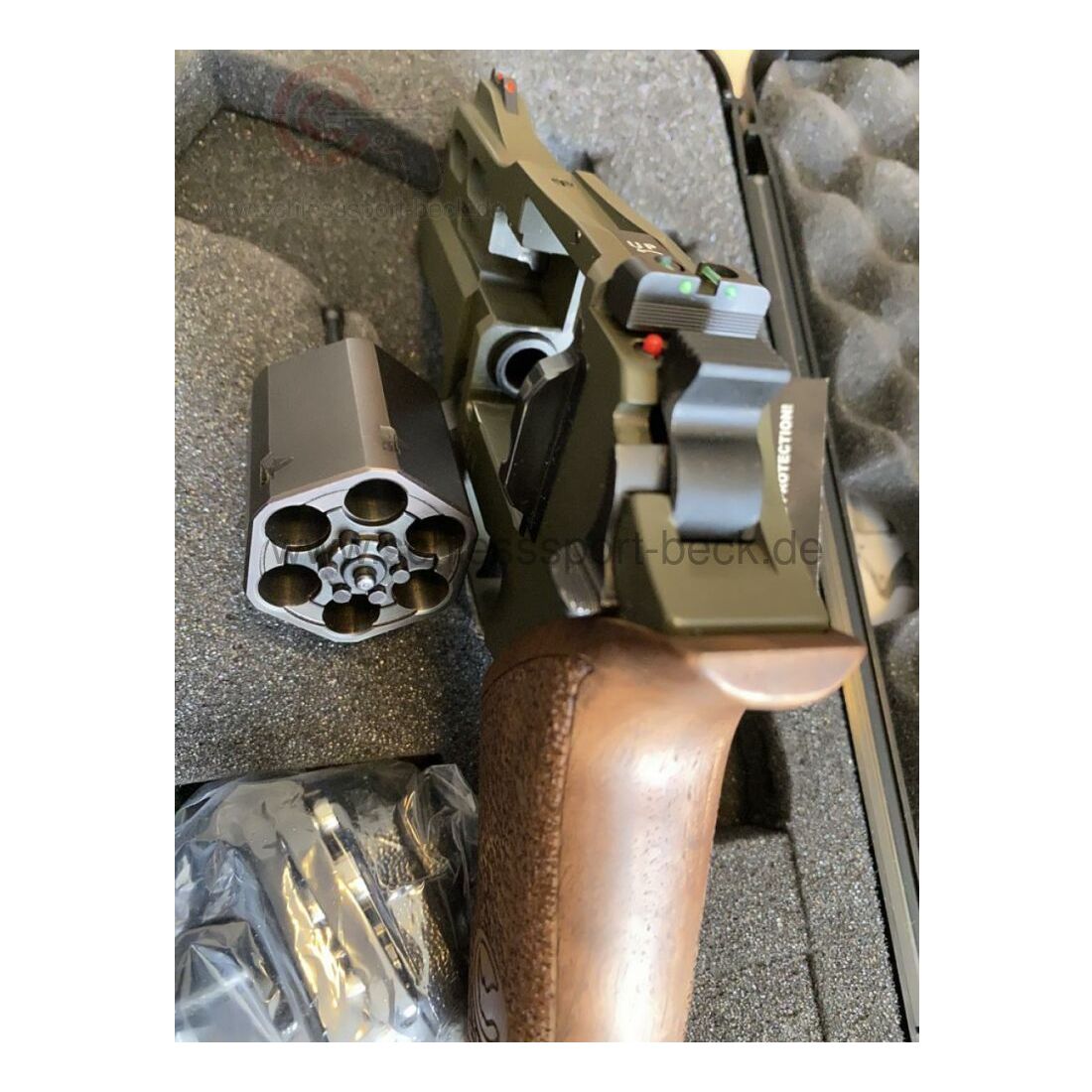 Chiappa	 Rhino Revolver 30DS Hunter (Green Cerakote) 357MAG/3"BBL