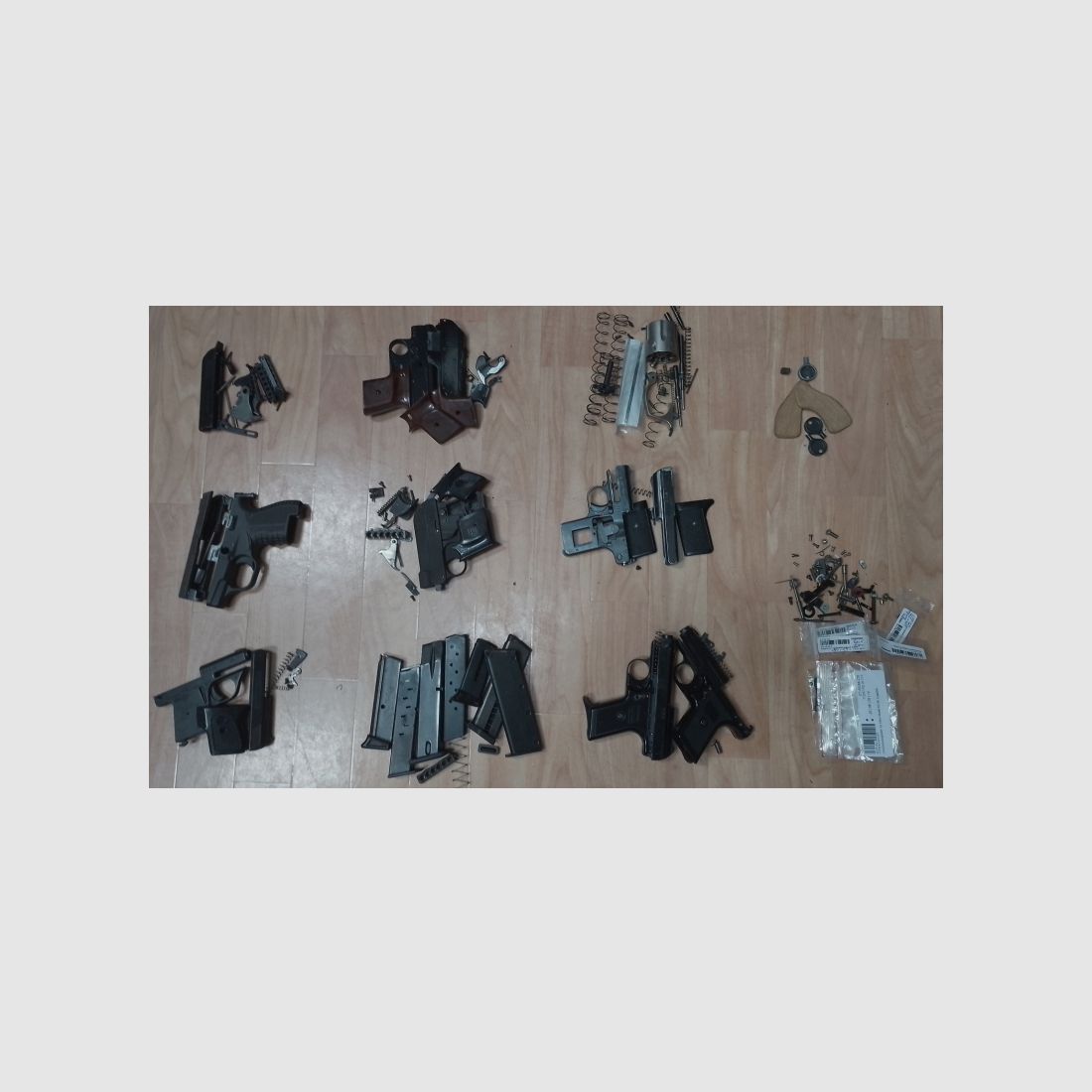 Riesen Konvolut an Teilen für Reck G5/P6s/ME8/RG3/Zoraki906/Röhm/EM-GE ver.Magazine über 150 Teile