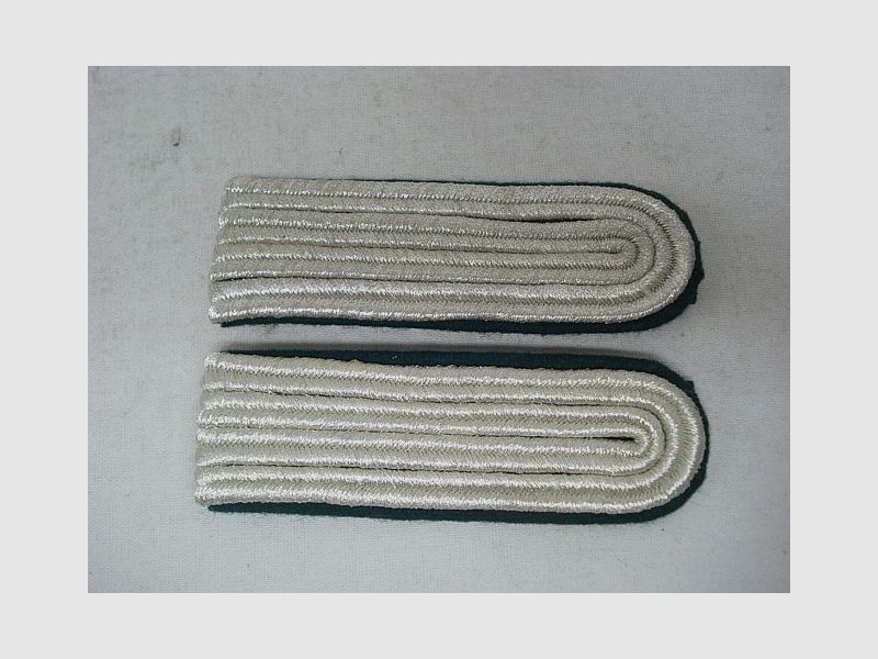 Schulterstück 4 streifig - silberfarbiges Metallgespinst