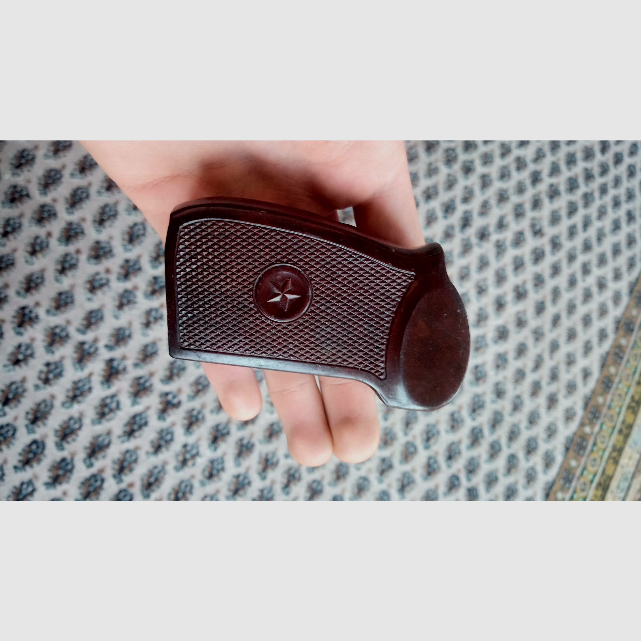 Griffschalen voor 9x18 Makarov PM fijnste Sovjet Bakeliet