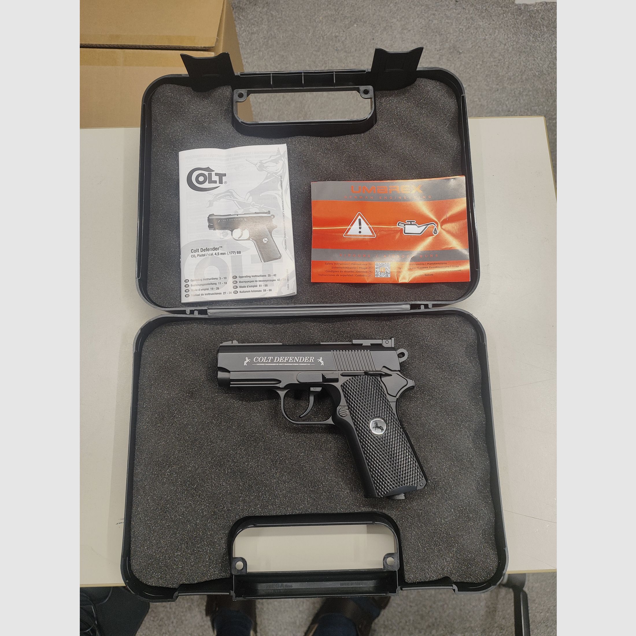 Cold Defender CO2 4,5mm BB Pistole