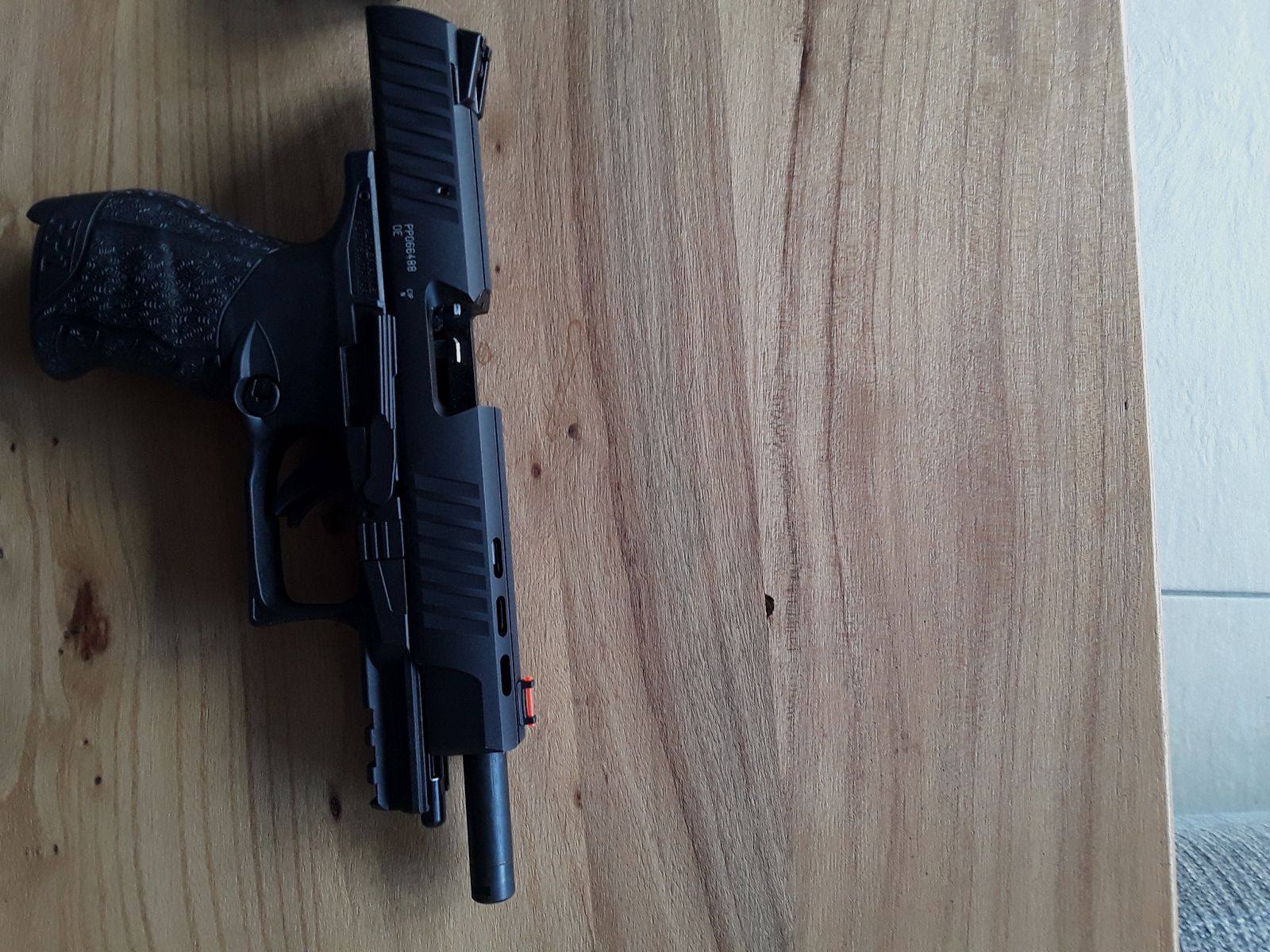 WALTHER PPQ M2 5" schwarz 12-Schuss .22 lr mit zwei Magazinen