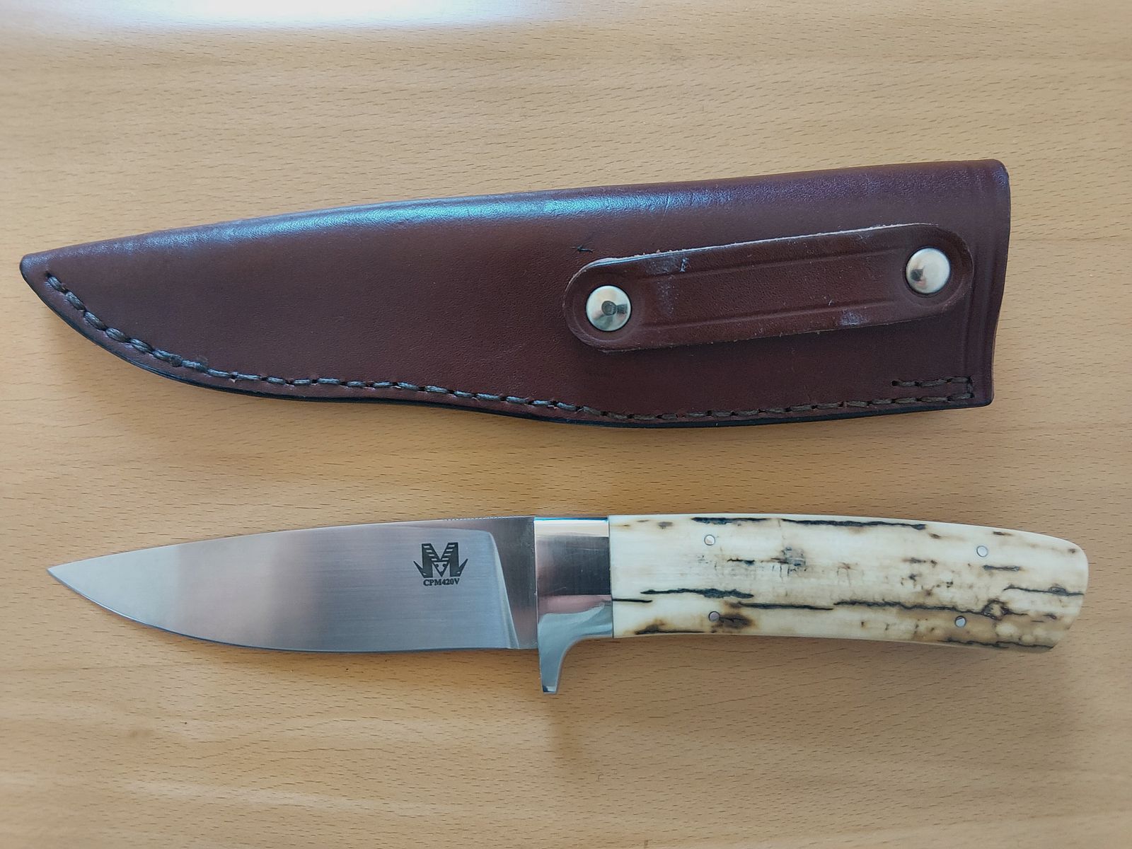Handgefertigtes Jagdmesser, Stahl CPM 420V, Griffmaterial aus Mammutelfenbein