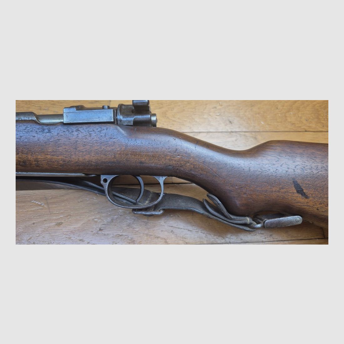 Sehr schönes Gewehr G98 – Gewehr 1898 – Arsenal Spandau 1907 – Originalkaliber 8x57IS – Vollständig monomatrikuliert außer der konformen Reinigungsstange – Guter bis sehr guter Lauf – Original braune Lederriemen – Exzellente Sammlerwaffe – BE/TBE, Bild 31 von 36