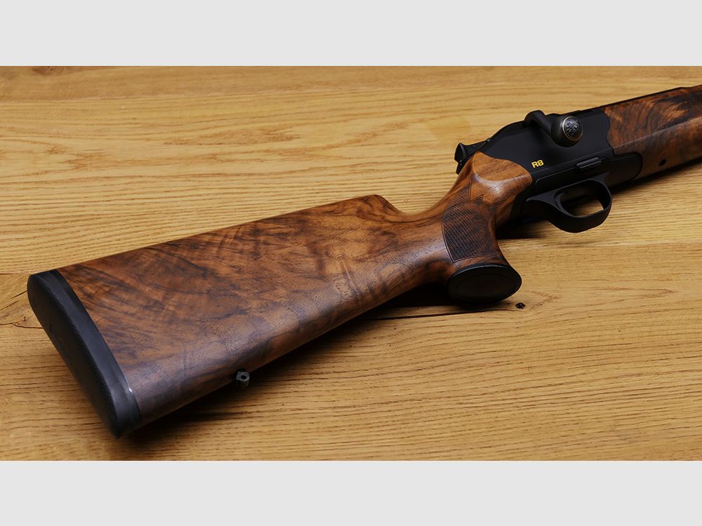 Blaser R8 Holzklasse 7 / Stahlkugel gerändelt mit Goldlinie / Kaliber und Lauflänge nach Wahl