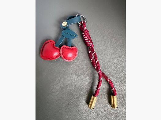 Llavero cereza con casquillos 9mm Luger