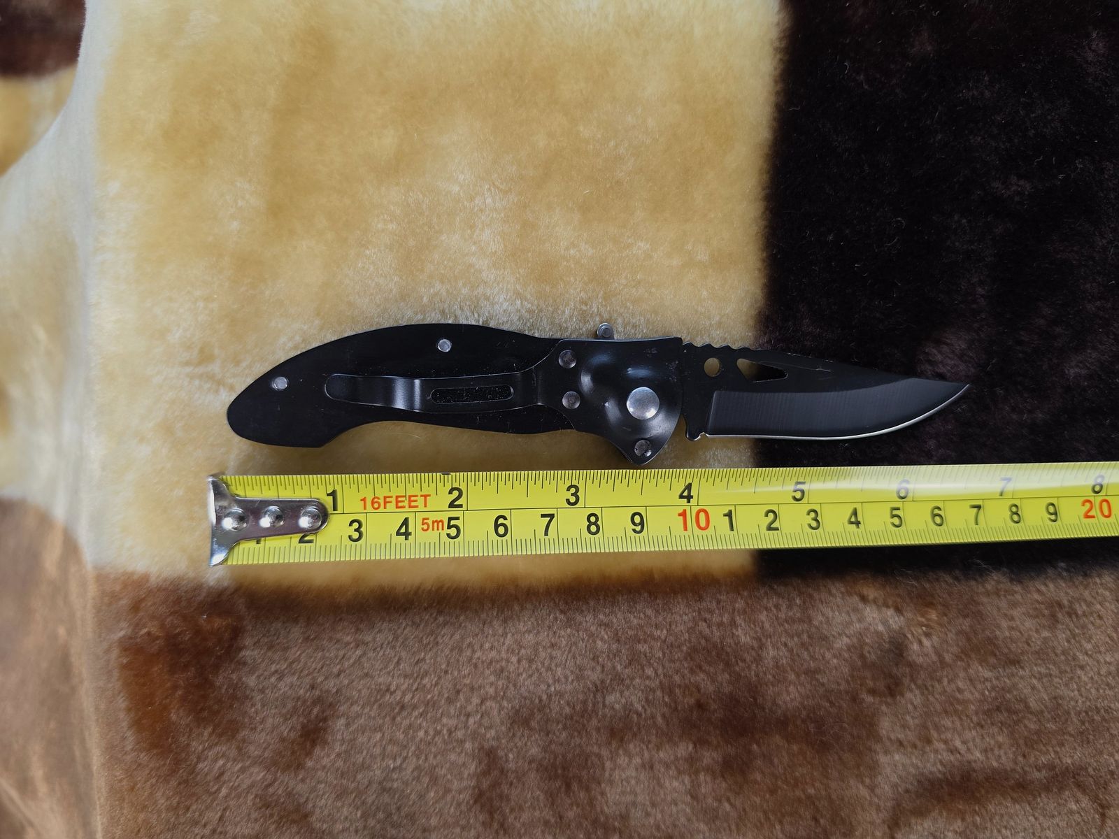 Cuchillo táctico plegable de una mano (negro) con motivo de araña y clip para cinturón, imagen 4 de 5