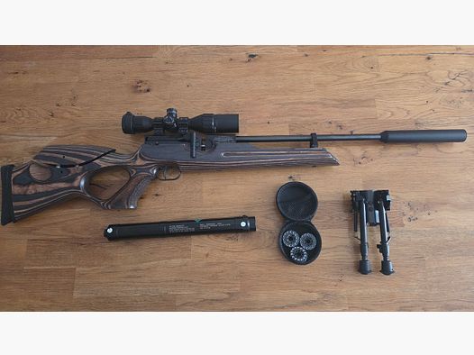 Carabina ad aria compressa della ditta Weihrauch HW 100 SD calibro 5,5 con scope e molti accessori