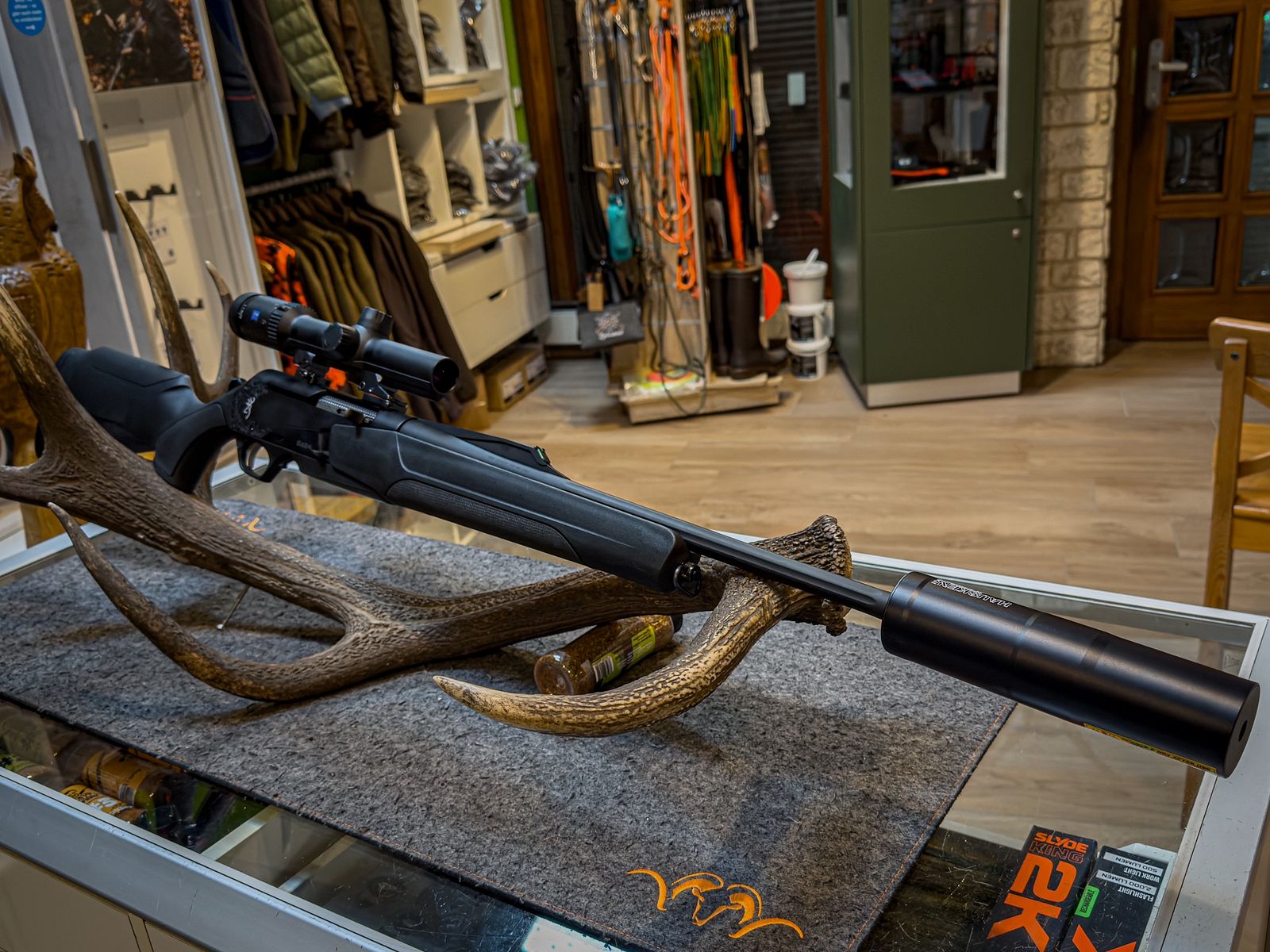 Browning BAR 4X mit Zeiss V6 1-6X24 und Hausken JD184 MK II