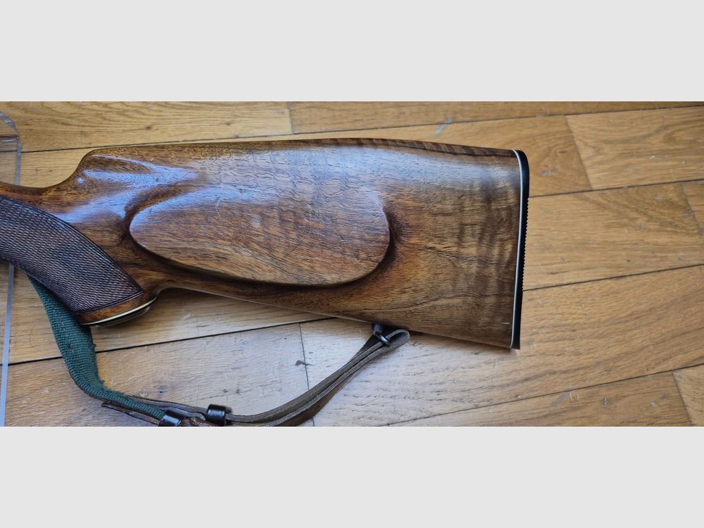 Bardzo piękna karabina myśliwska Krico 700 Jagdmatch — Kal. .222 Rem — Wyprodukowana przez Kriegeskorte w Stuttgarcie — Niemiecki spust — Luneta Hensoldt Wetzlar Diatal 4X32 na 100% stalowym montażu wieżyczkowym — Bardzo piękne wysokiej jakości drewno orzechowe — Doskonała mechanika — Doskonały spust — Bardzo piękny prawie nowy luf — TBE/TBE+, zdjęcie 29 z 38