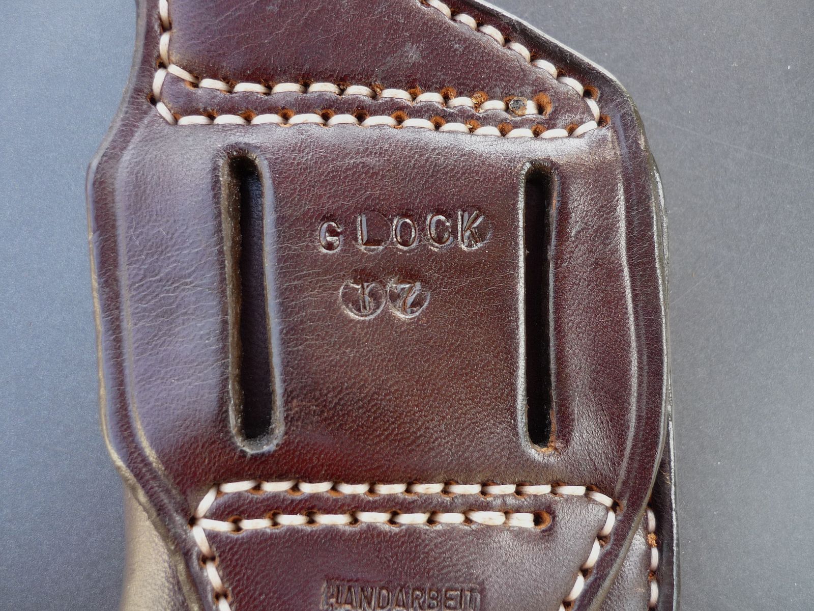 HKDesign Holster Art. Nr. 002 : Holster simple avec fermeture à pression et rail en cuir cousu - pour Glock 17 - droitier