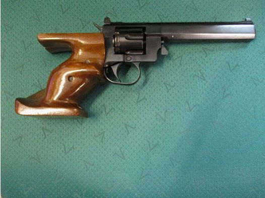 Sportrevolver Revolver Baikal Kaliber 7,62 Nagant met vormhandgreep als nieuw