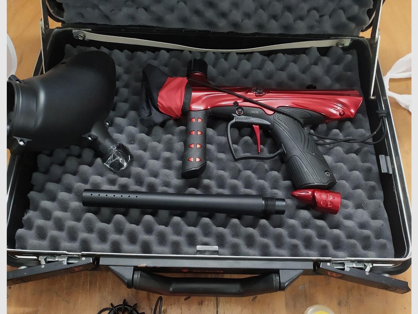 Attrezzatura completa per Paintball - Come nuova - con Marker Cal.68 e 2 serbatoi di CO2 ecc.