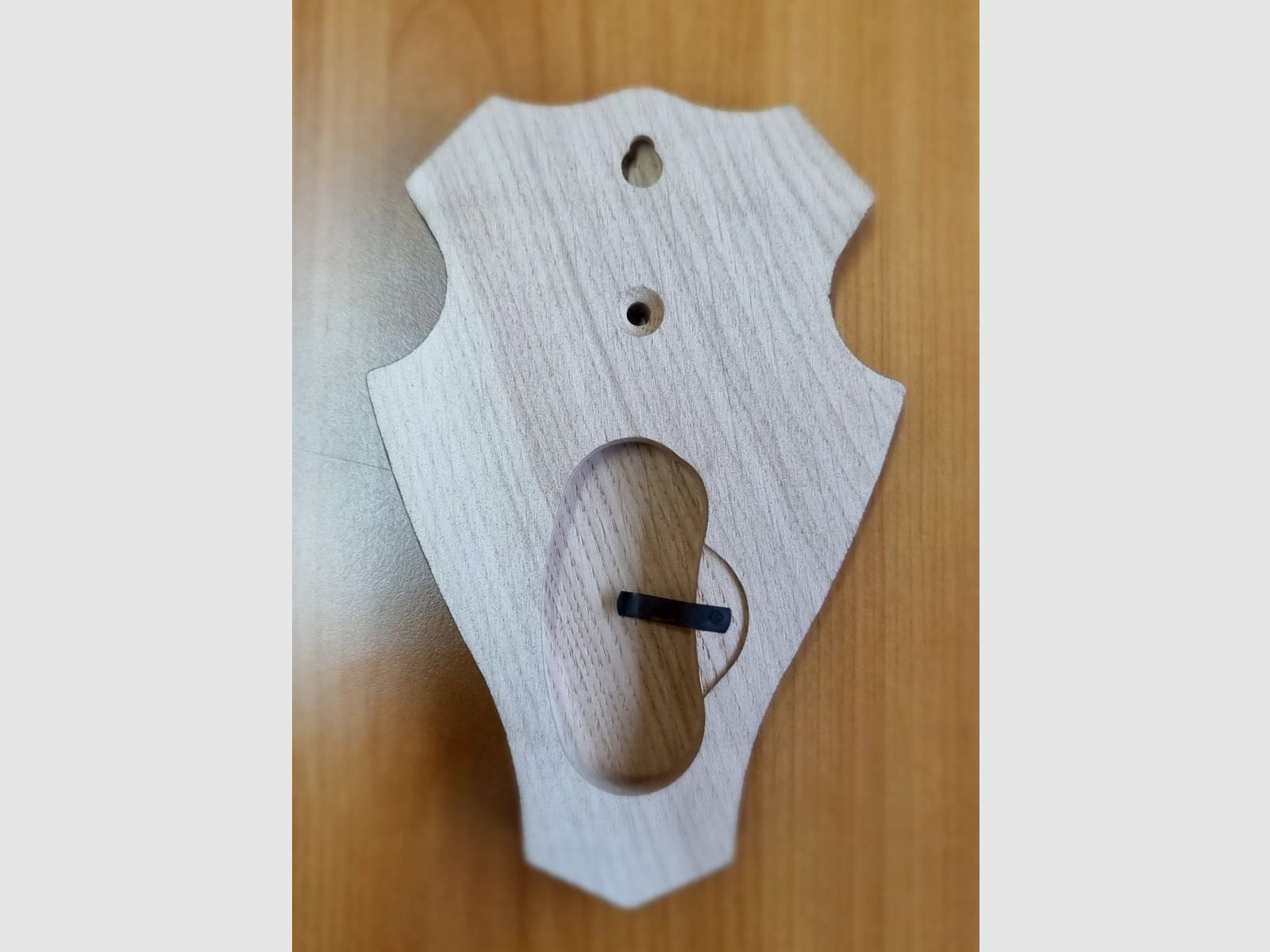 Massief eiken schild voor ree – Afgerond – 19 x 12 cm