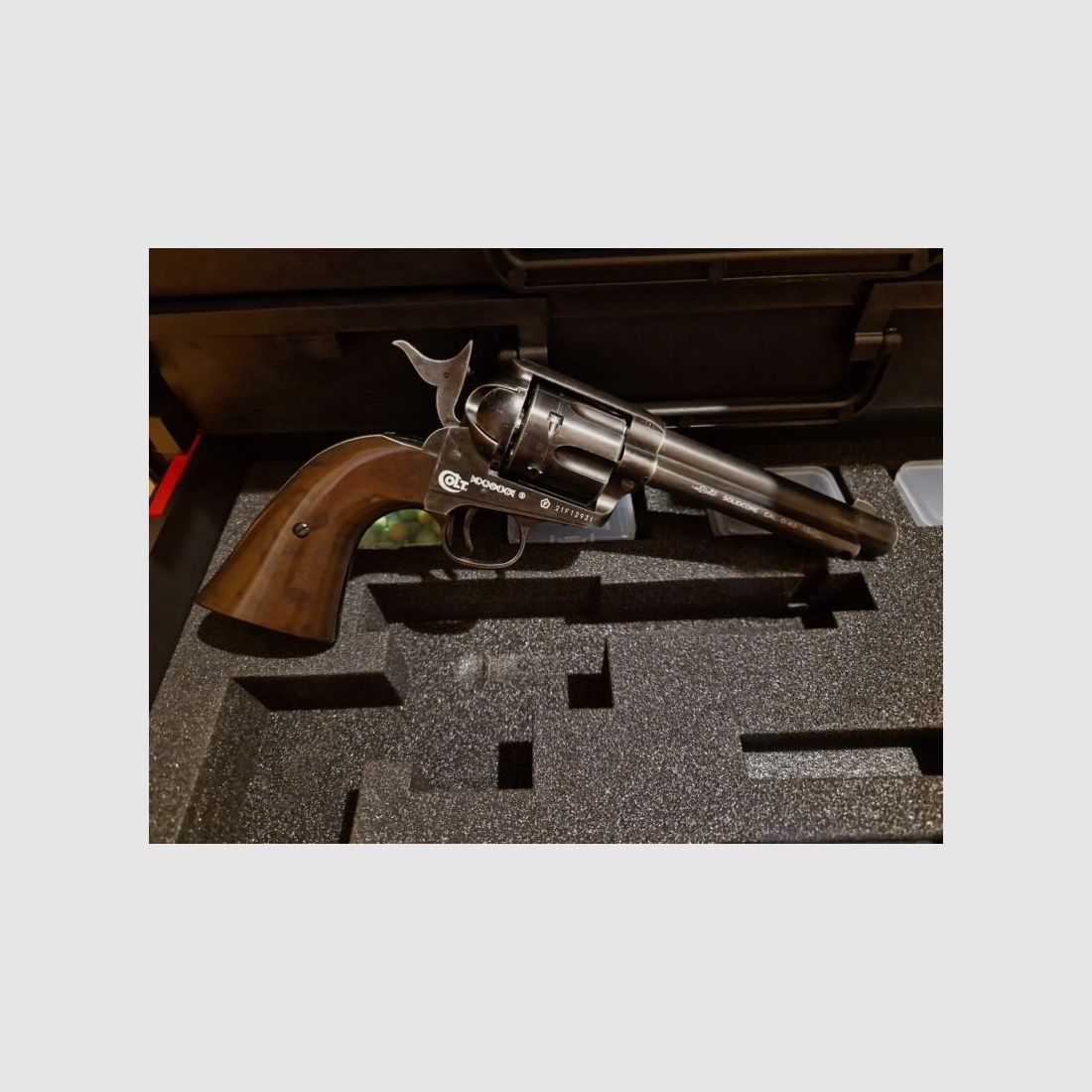 RAM-Kurzwaffen-Sammlung, Walther P99;   Glock 17 GEN5;   Colt Revolver 