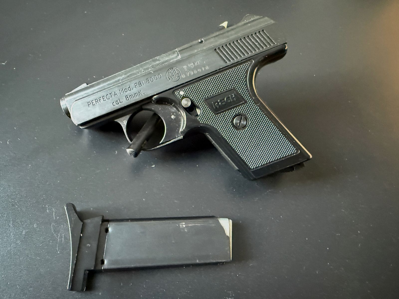 UMAREX Perfecta Mod. FBI 8000 Cal. 8mmK. Fabriqué en Allemagne