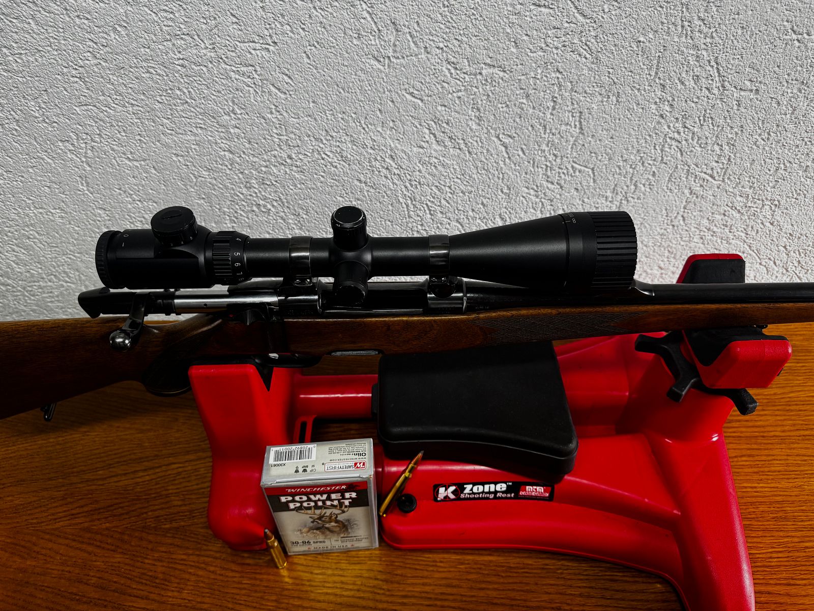 Steyr Mannlicher Stutzen Model M mit Leuchtpunkt Zielfernrohr 4-16x50 AOE