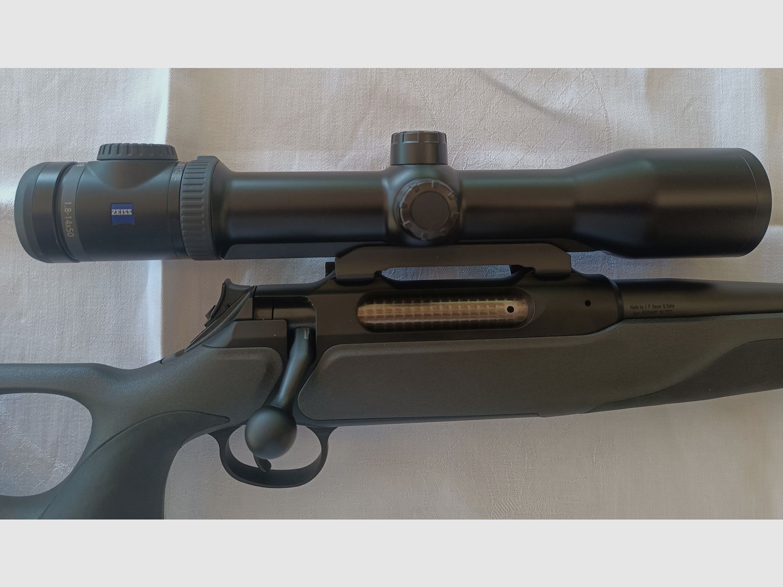 Sauer 404 Synchro XT mit Zeiss Victory V8 1,8-14x50 mit SUM und ERA Silencer SOB2S