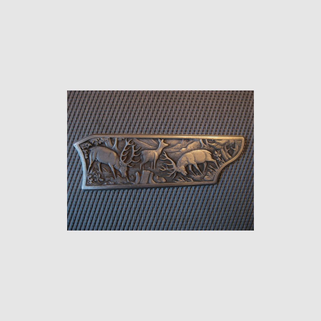 Exclusivangebot zur Blaser R93 - Aufwertung !! TOP Gravur-Seitenplatten aus einer Silberlegierung mit Wildmotiven  NICHT NUR für R93   ! Oder wie wäre es mit Pistolengriff-Käppchen für fast alle Waffentypen  ? Ansehen lohnt sich , garantiert !