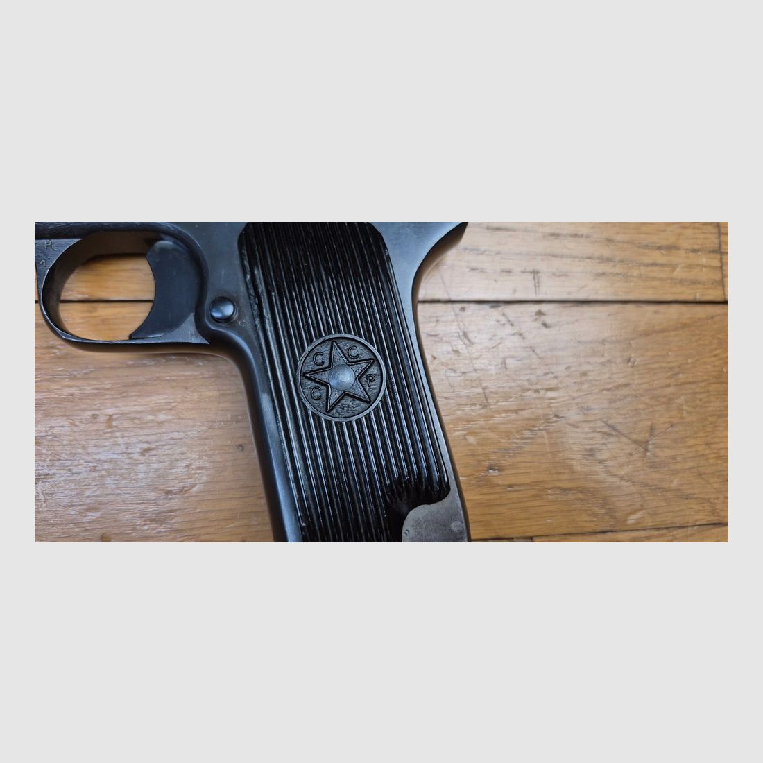 Schöner Tokarev TT-33 Pistol – Sowjetische Waffe von 1945 – Kal. 7,62TT – Arsenal von Ijevsk – Ausgezeichnete Erscheinung ohne Gebrauchsspuren – Sehr gute Mechanik – Wunderschöner Lauf – Originale Griffschalen – TBE+, Bild 5 von 23