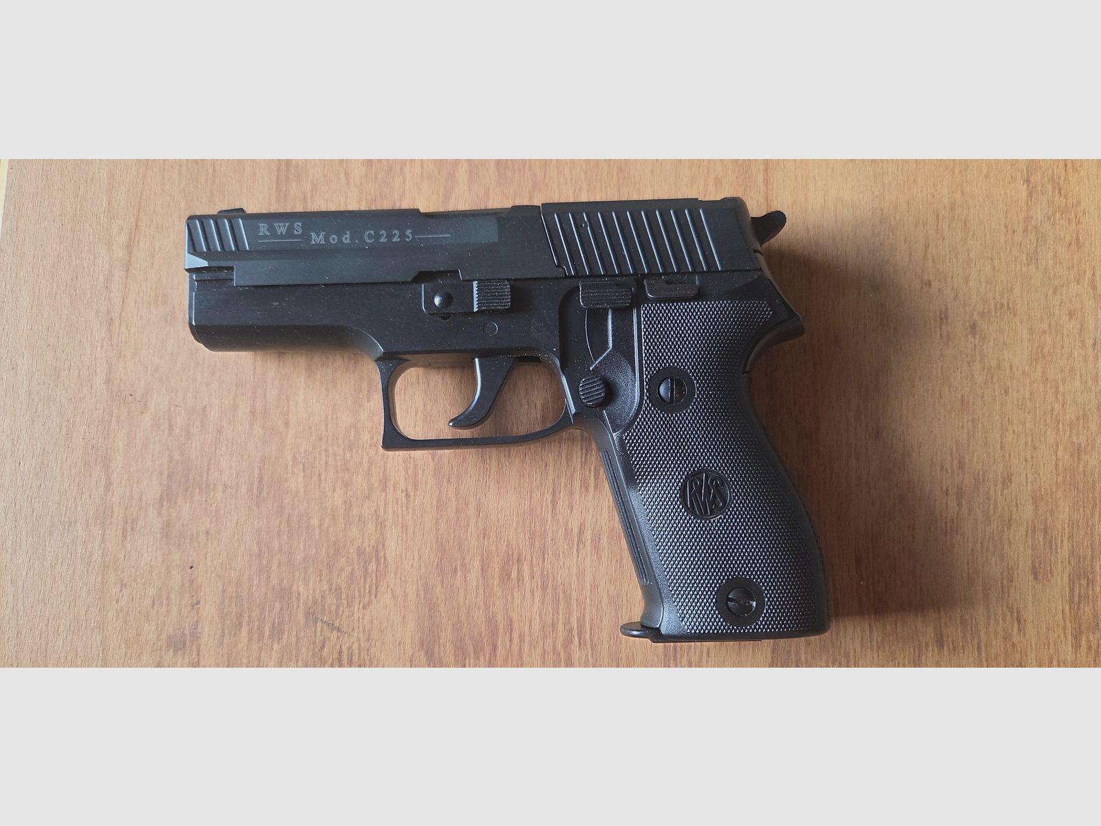 RWS Mod. C225 CO2 air pressure pistol, image 2 of 13