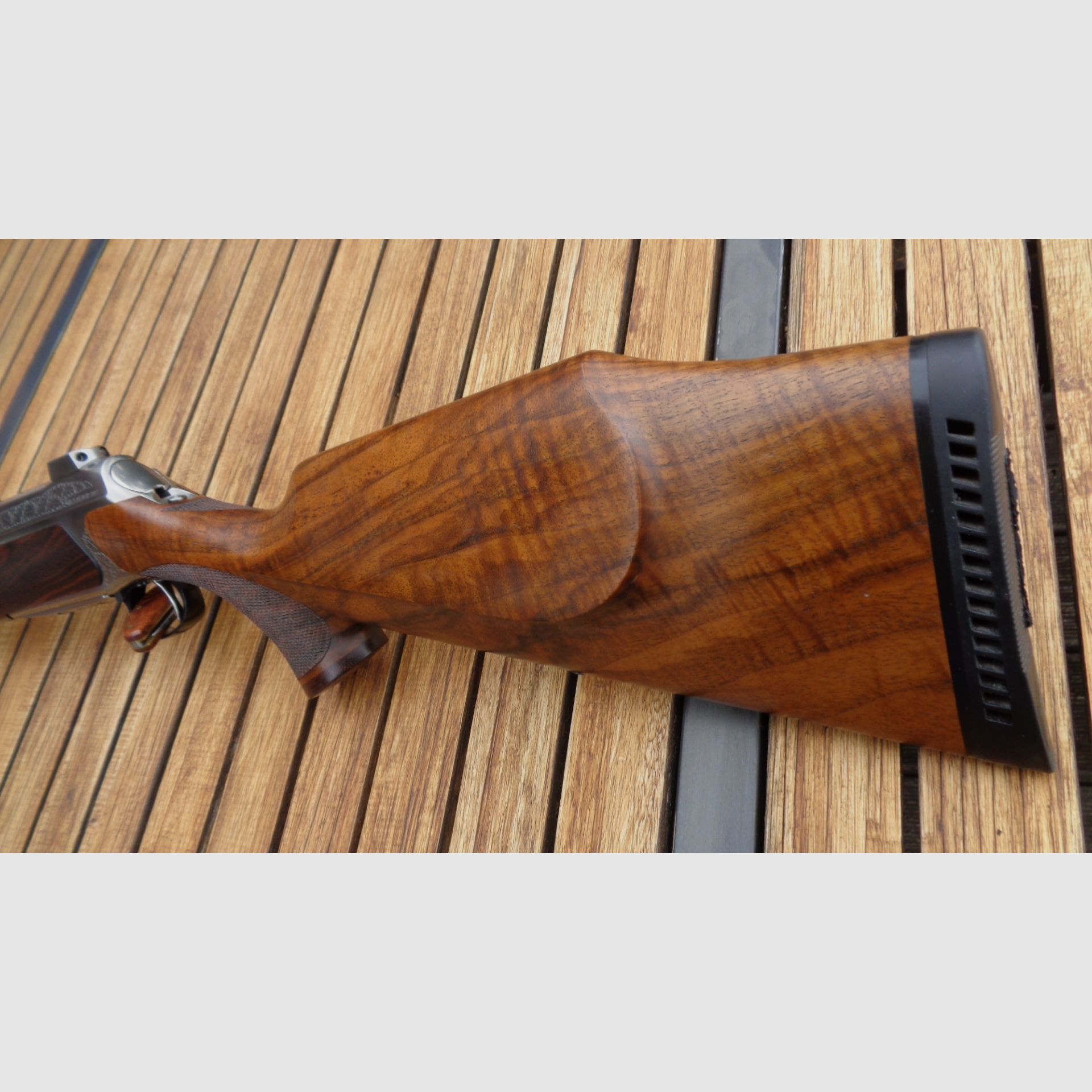Sauer 202 .375 H&H Europa Luxus E nitriertes Stahlgehäuse Eichenlaub-Gravur ausgesuchtem Nußbaumholz