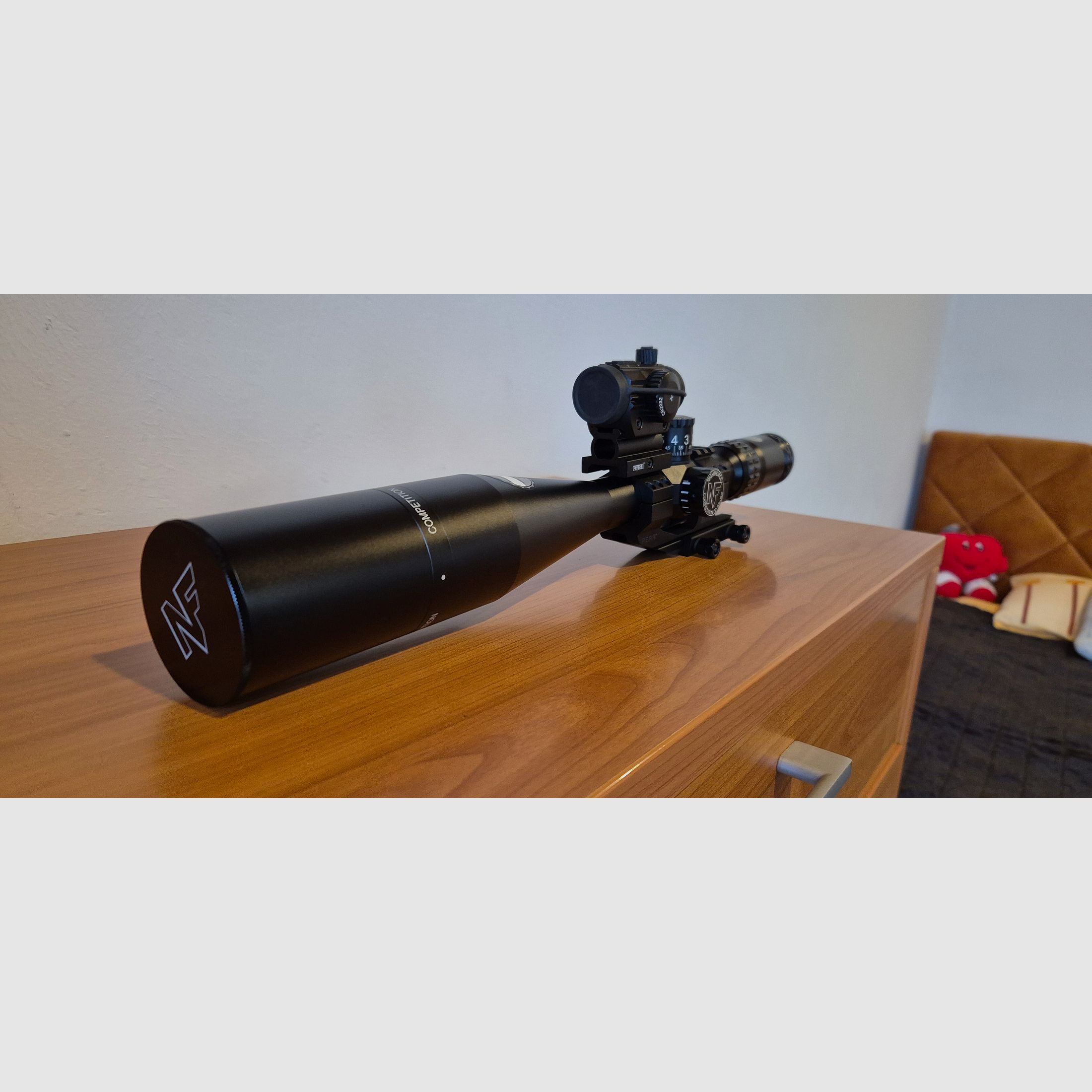 Nightforce 15-55x52 Compettion FCR-1 mit  Bussis Schiene P.E.P.R.7M und Feyachi RDS-36 Red Dot Visier 1x22mm 5 MOA Rot & Grün Rotpunktvisier