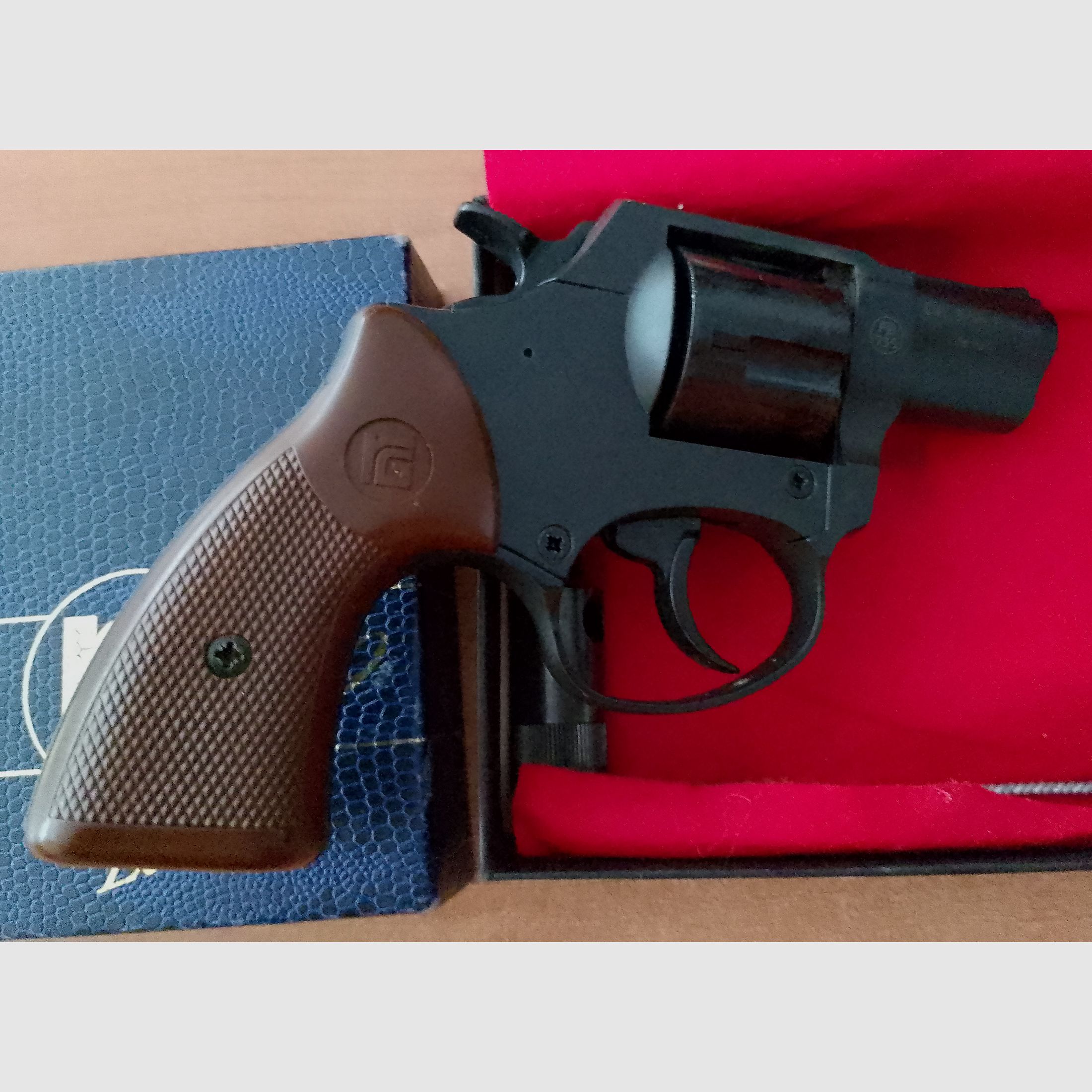 Röhm RG 59N Le Petit Schreckschussrevolver im Kaliber 9mm R.K. mit OVP!