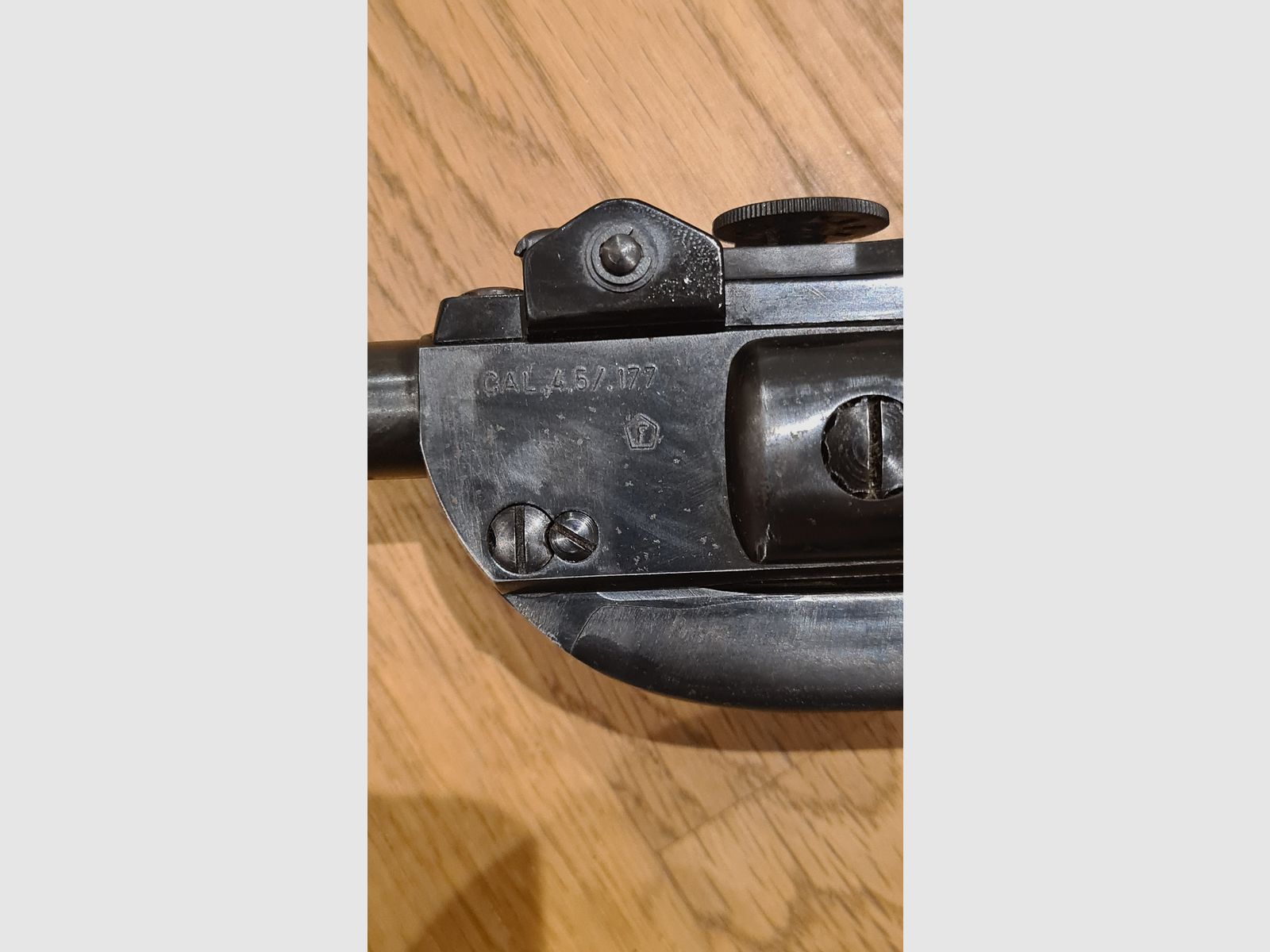 Carabina de aire Diana con marca F calibre 4.5