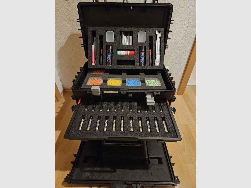 RAM-Kurzwaffen-Sammlung, Walther P99;   Glock 17 GEN5;   Colt Revolver 