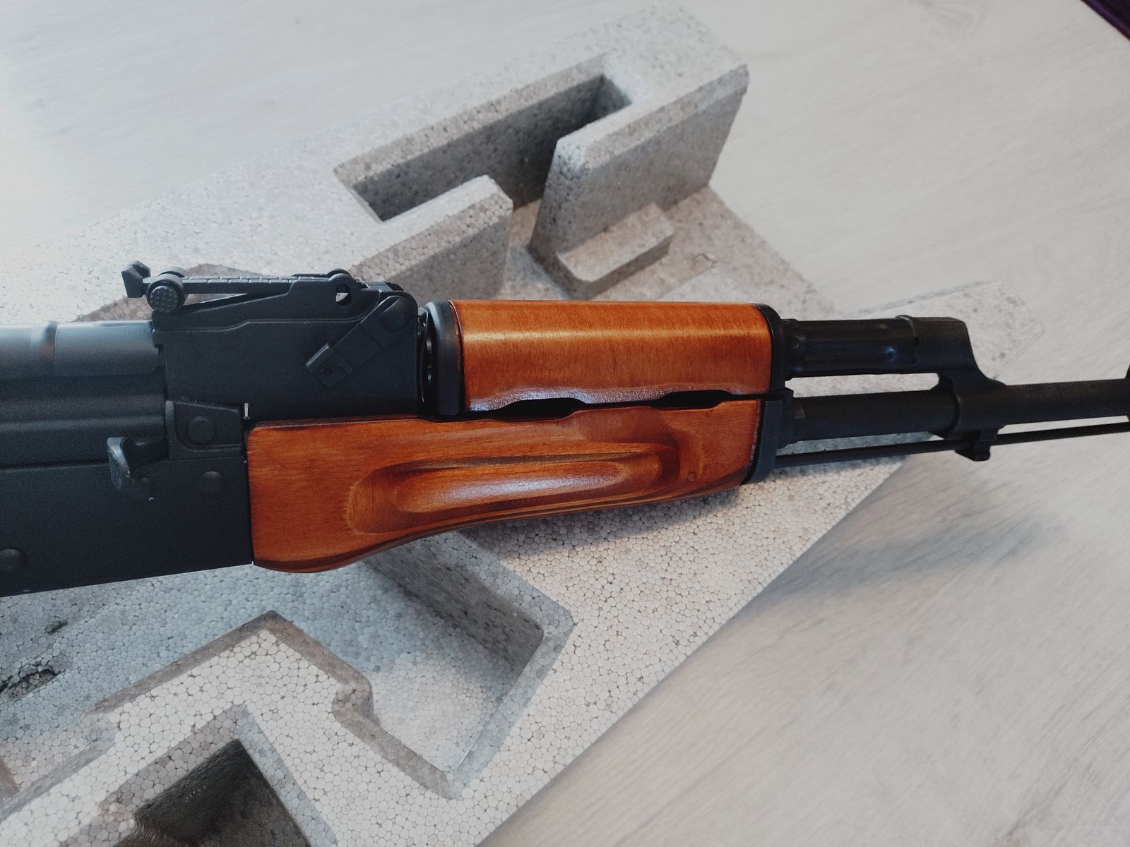 GHK AKMS Vollmetall Echtholz Gas-Blow-Back mit TNT-Lauf und Hop Up Kammer in Top Zustand