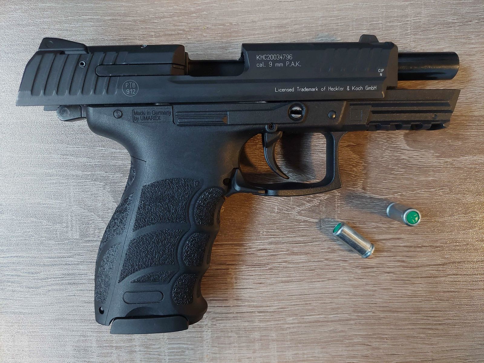 Heckler & Koch P30 +/ Extra Magazin | 9mm P.A.K.