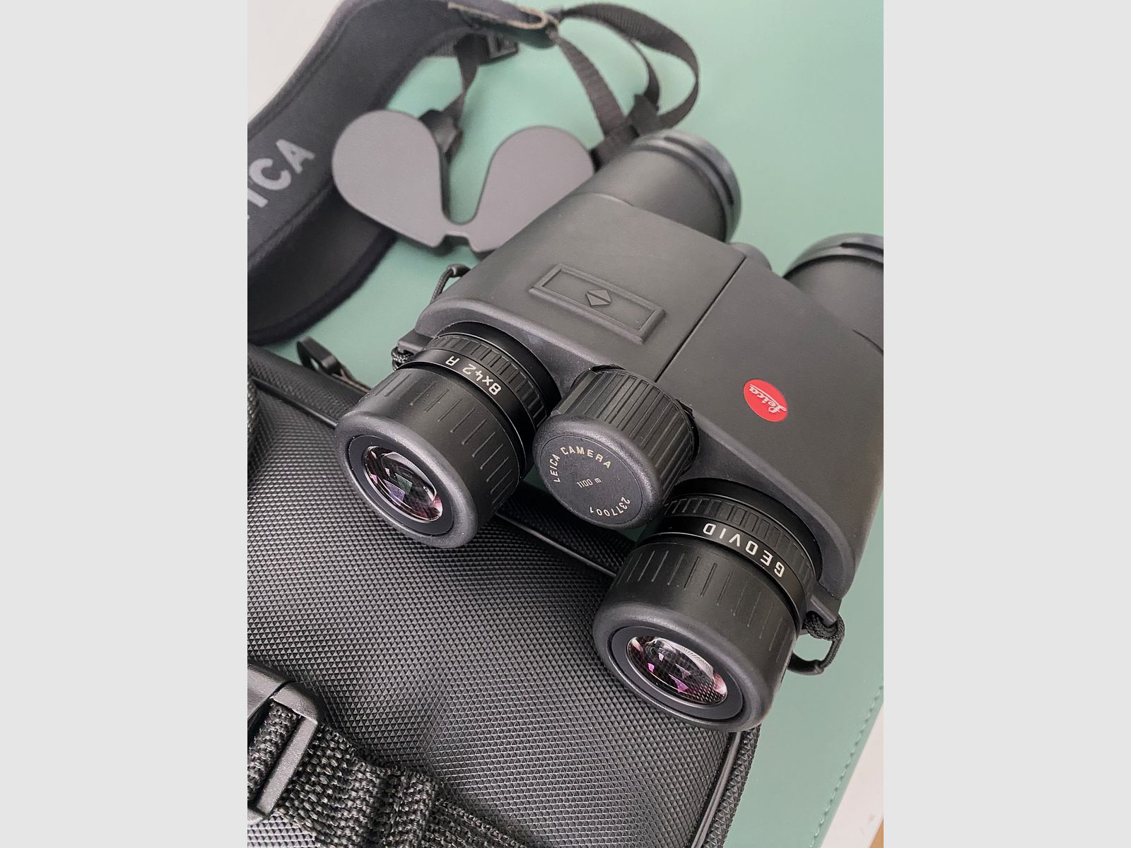 Leica Geovid 8x42 R Fernglas mit Entfernungsmesser
