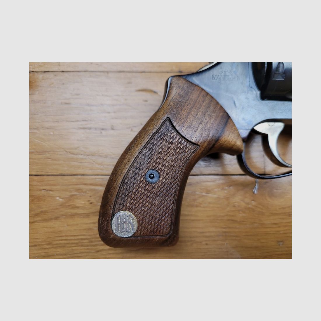 Zeer mooie revolver Manurhin MR73 Police 4 inch – .357 Mag – Fabricage Manurhin serie C uit 1980 – mooie bluing – loop en kamers spiegelglad – strakke boring 355′ – een van de »echte« MR73 verzamelobjecten! – TBE, afbeelding 12 van 17