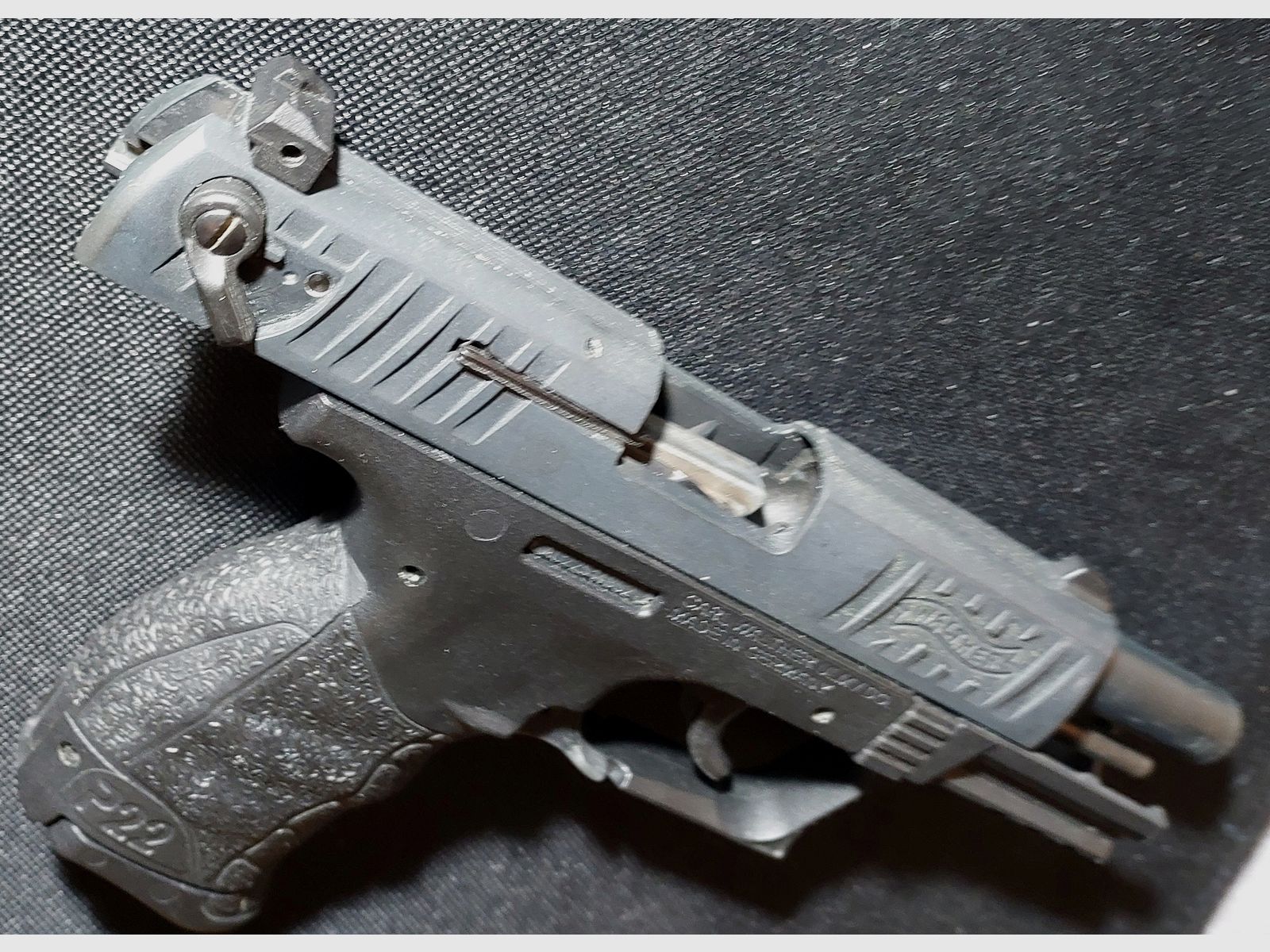 Walther P22Q Schreckschuss Pistole 9mm P.A.K. schwarz mit 2 Magazinen