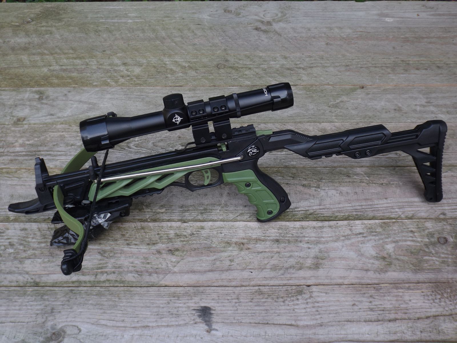 Man Kung Alligator 80 IBS pistola de ballesta con mira telescópica como nueva