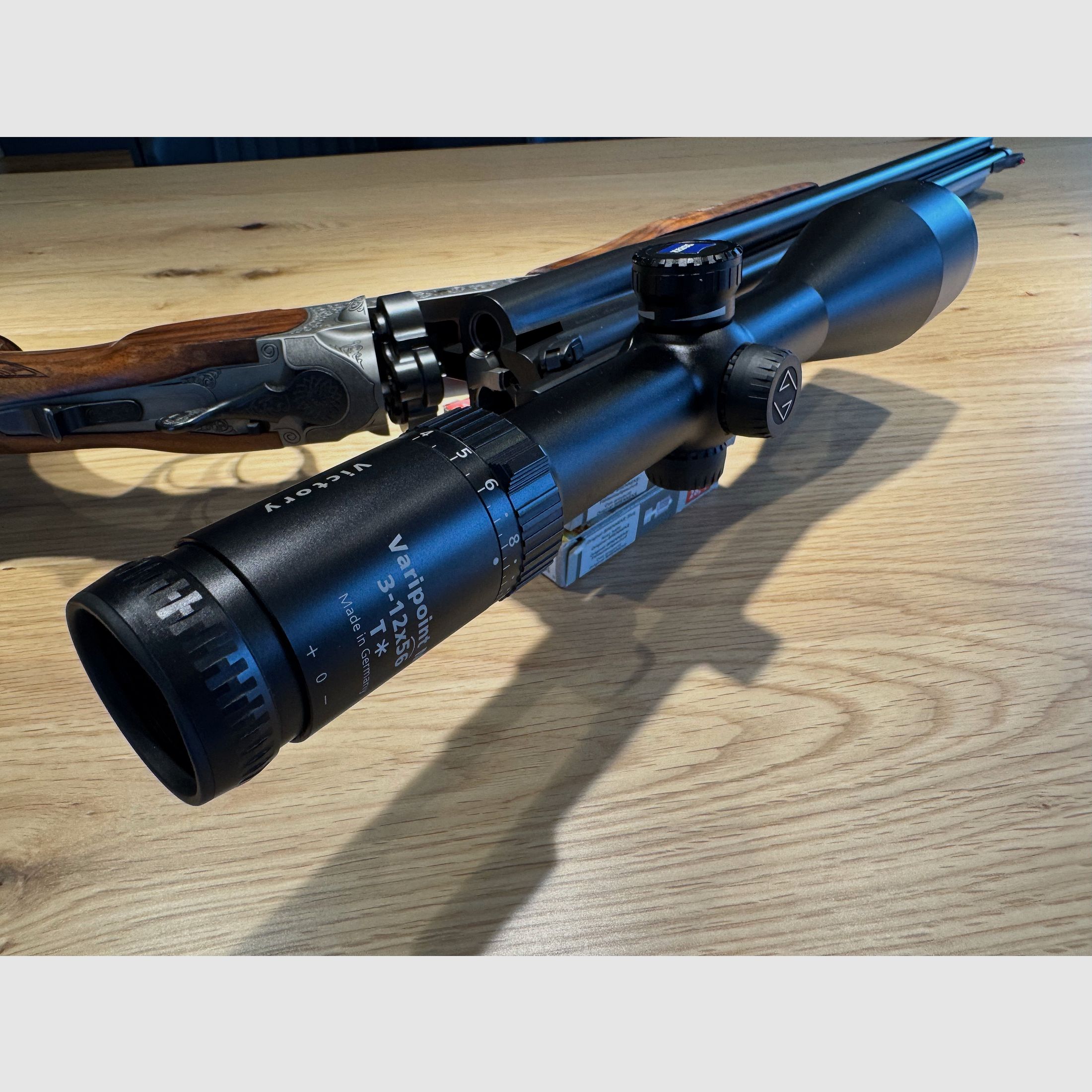 Blaser D99 dubbelbuksdrilling 9,3x74 / 9,3x74 / 20/76 met 2 x ZF Zeiss voor het zitten en drijfjacht, BESTE STAAT