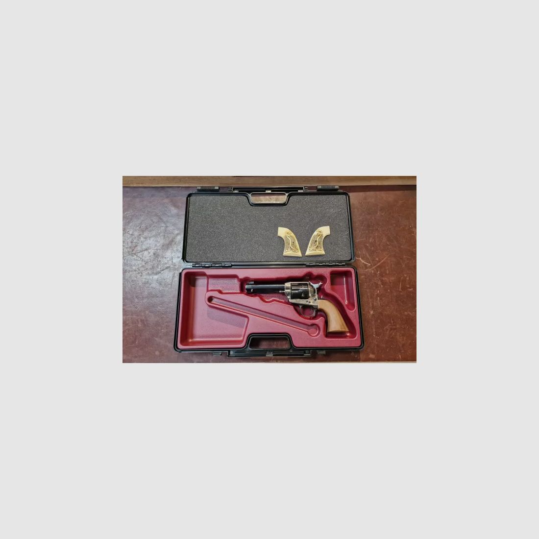 Usato - Revolver SAA MOD 1873 CATTLEMAN Cal.45 Colt UBERTI, immagine 2 di 7