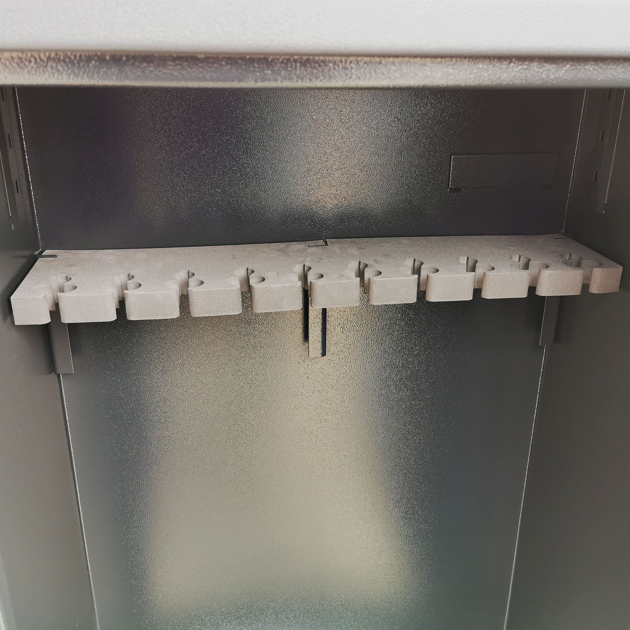 Waffenschrank SHOOTER FERRO (1500x690x410) Klasse 1, 10 LW